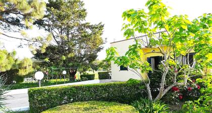 Villa 'Incantevole Maddalena' mit gemeinsamer Terrasse und privatem Garten