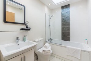Luxury Apartment | Bathroom