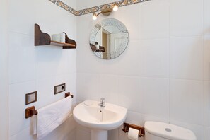 Bathtub, hair dryer, towels
