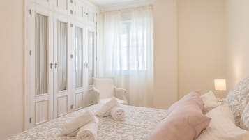 2 bedrooms, iron/ironing board, free WiFi, bed sheets