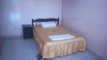 Yhden hengen huone | Työpöytä, pimennysverhot, ilmainen Wi-Fi, vuodevaatteet