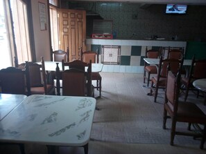 Dagelijks à-la-carte-ontbijt (USD 5 per persoon)