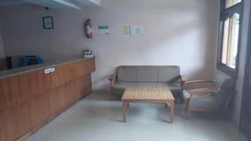 Coin salon dans le hall
