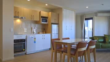 Microwave, coffee/tea maker, electric kettle, freezer