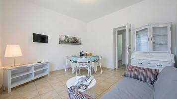Family Apartment, Multiple Bedrooms (Casa Al Caprifoglio 600m From Beach) | Interior