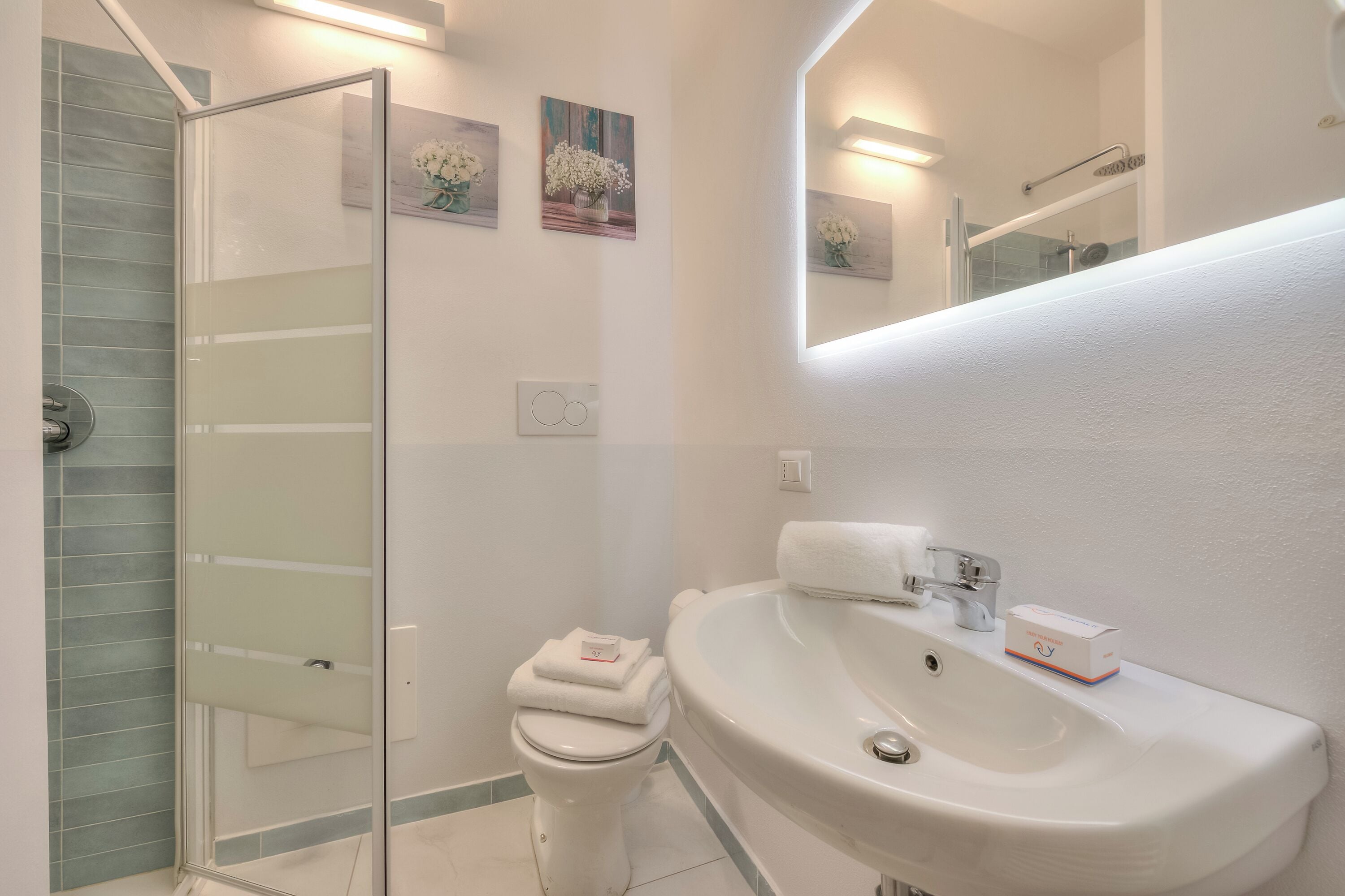 Family Apartment, 2 Bedrooms, Microwave (Casa Al Caprifoglio 600m From Beach) | Bathroom | Shower, rainfall showerhead, hair dryer, bidet