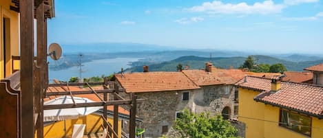 家庭聯排別墅, 多間臥室, 山旁 (La Casa nel Borgo Lake View) | 露台/庭院