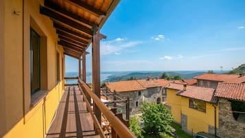 Family Townhome, Multiple Bedrooms, Mountainside (La Casa nel Borgo Lake View) | Terrace/patio