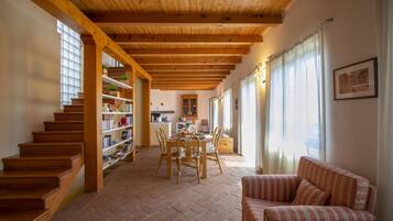 Nhà liên kế dành cho gia đình, nhiều phòng ngủ, cạnh núi (La Casa nel Borgo Lake View) | Nội thất