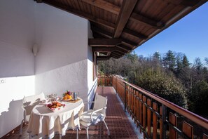 Family Apartment, Multiple Bedrooms, 2 Bathrooms, Mountainside (La Verbanina) | Outdoor dining