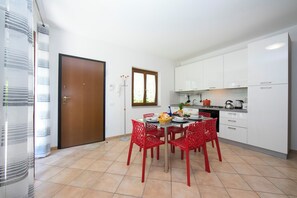 Family Townhome, Multiple Bedrooms, 2 Bathrooms (Le Betulle Garden in Laveno) | Private kitchen | Full-sized fridge, microwave, oven, stovetop - Le Betulle Garden in Laveno (Laveno Mombello)