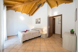 2 bedrooms, iron/ironing board, WiFi, bed sheets - Le Betulle Garden in Laveno (Laveno Mombello)