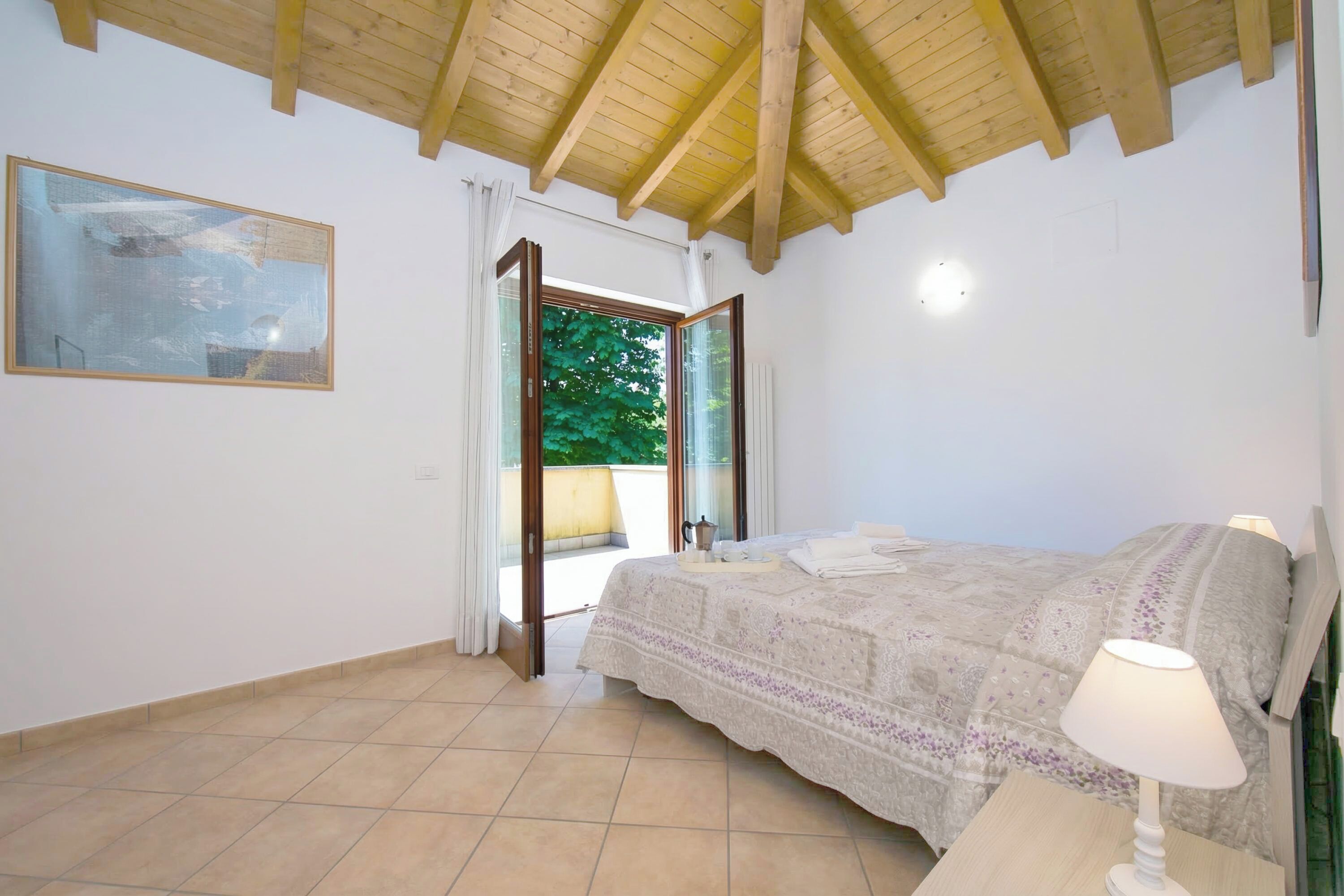 Familie resortwoning, meerdere slaapkamers, 2 badkamers (Le Betulle Garden in Laveno) | 2 slaapkamers, een strijkplank/strijkijzer, wifi, beddengoed