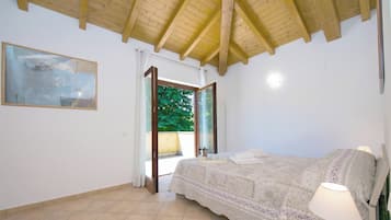 Maison mitoyenne Familiale, 2 chambres, 2 salles de bains (Le Betulle Private Garden & Parking) | 2 chambres, fer et planche à repasser, Wi-Fi, draps fournis