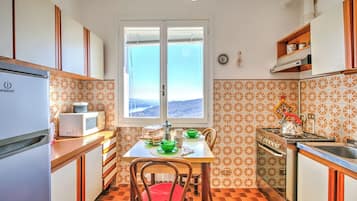 Family Apartment, 1 Bedroom, Mountainside (Nicoletta's Lake View Stresa) | Private kitchen | Full-sized fridge, microwave, oven, stovetop