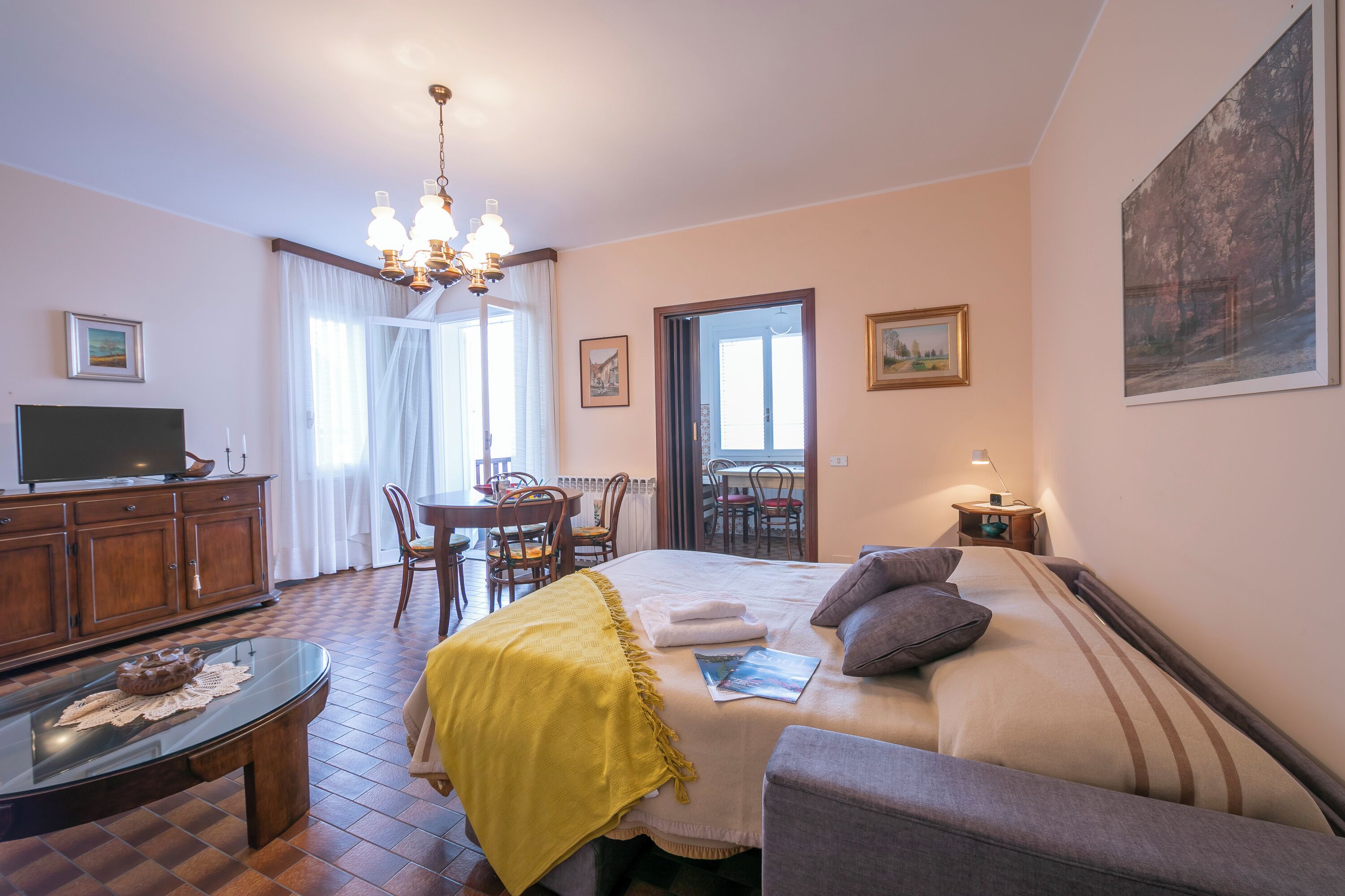Familie appartement, meerdere slaapkamers, uitzicht op gebergte (Nicoletta's Lake View Stresa) | 1 slaapkamer, wifi, beddengoed