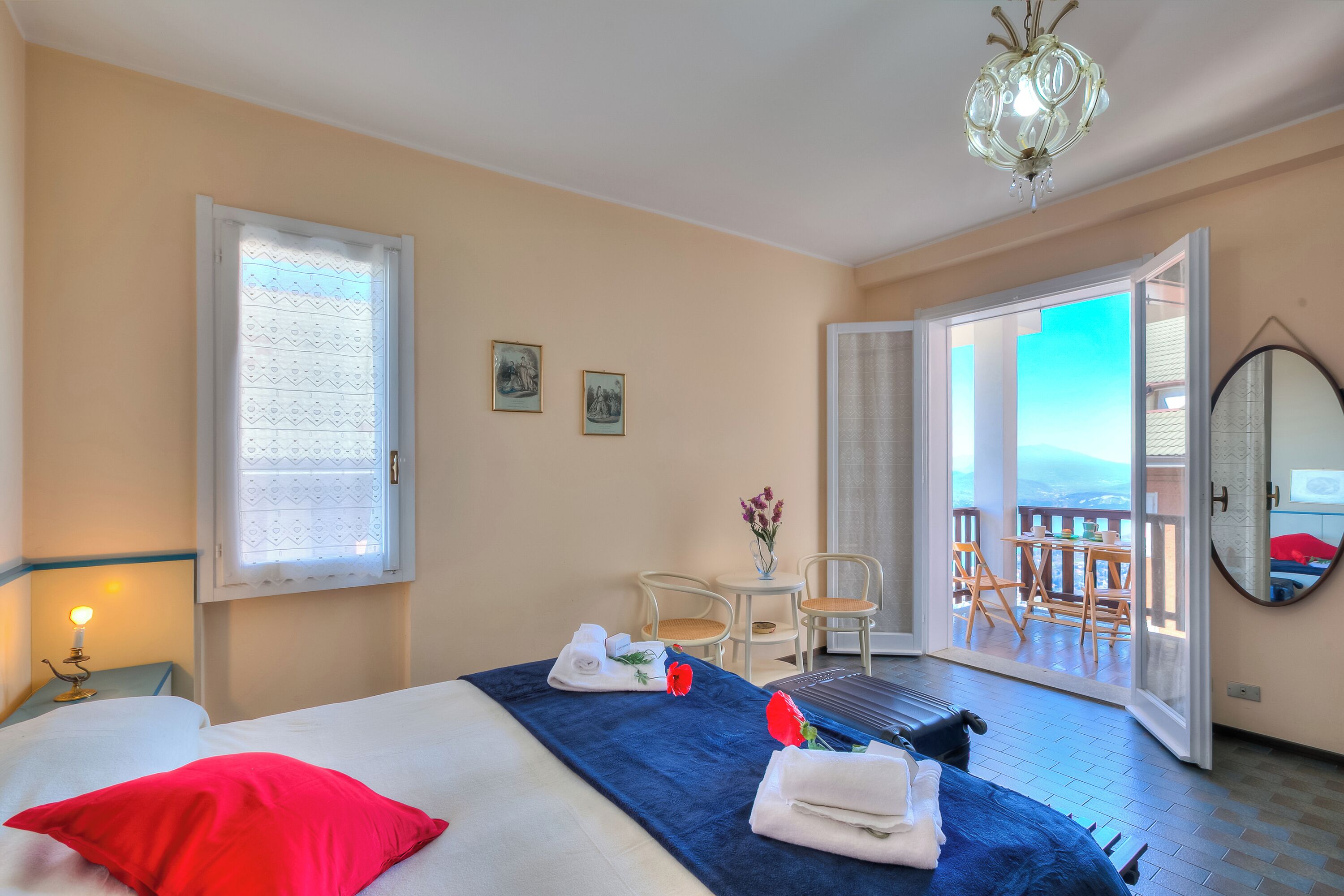 Appartement Familial, plusieurs chambres, côté montagne (Nicoletta's Lake View Stresa) | 1 chambre, Wi-Fi, draps fournis