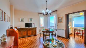 Appartement Familial, plusieurs chambres, cÎté montagne (Nicoletta's Lake View Stresa) | Restauration