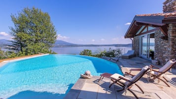 Vila Keluarga, beberapa kamar, tepi gunung (Paradis Relais Infinity Pool Lake) | Kolam renang | Kolam renang outdoor