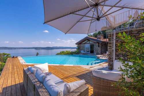 Paradis Relais Infinity Pool Lake View