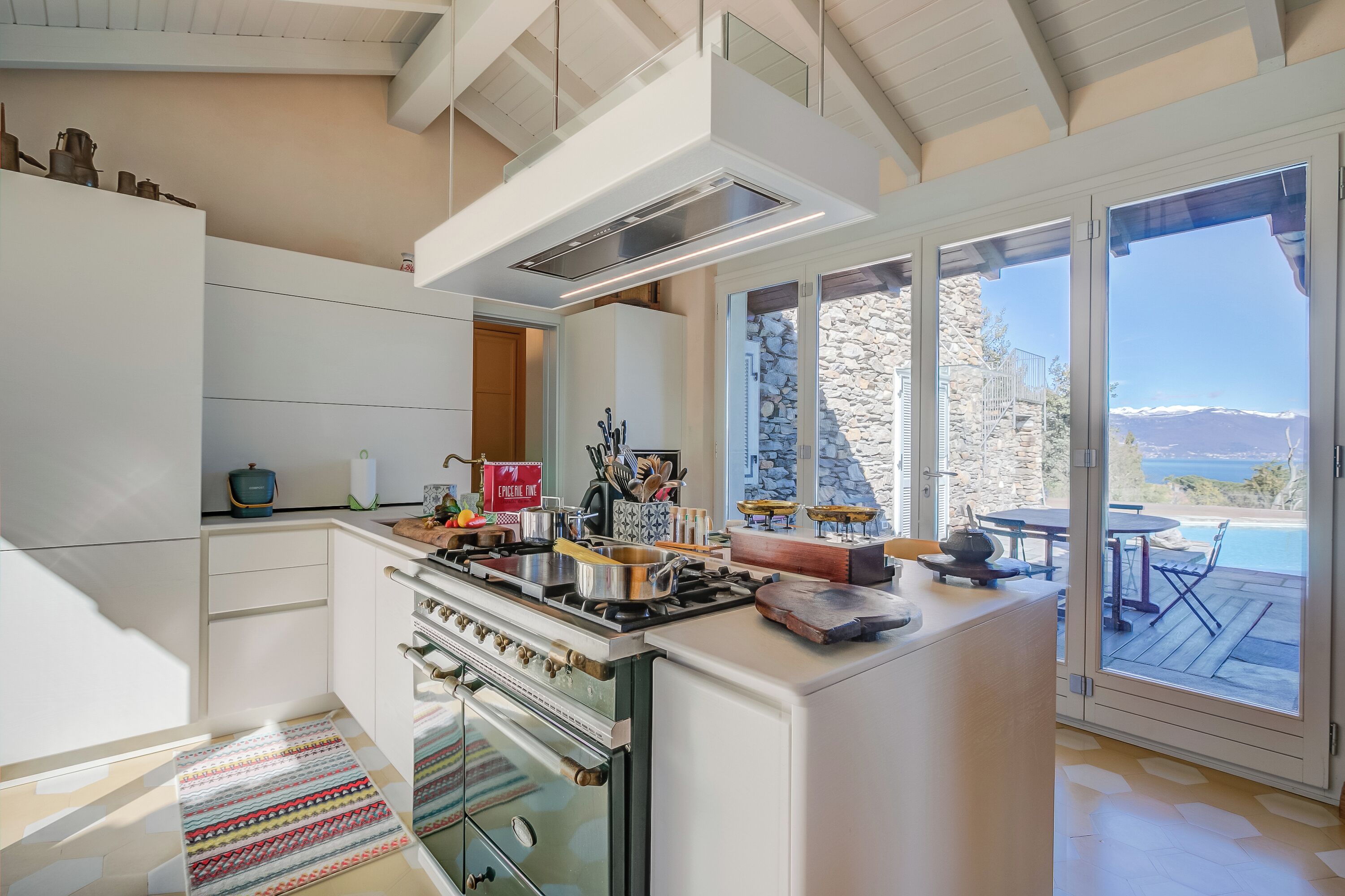 Villa familiare, camere multiple, lato montagna (Paradis Relais Infinity Pool Lake) | Cucina privata | Frigorifero con congelatore, forno, piano cottura, lavastoviglie