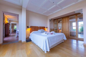 فيلا عائلية - عدة غرف نوم - بالقرب من الجبل (Paradis Relais Infinity Pool Lake) | 3 عدّة غرف نوم ومساحة عمل للكمبيوتر المحمول ومكواة/لوح كي وواي فاي