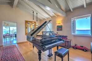 Family Villa, Multiple Bedrooms, Mountainside (Paradis Relais Infinity Pool Lake) | Interior - Paradis Relais Infinity Pool Lake View (Belgirate)