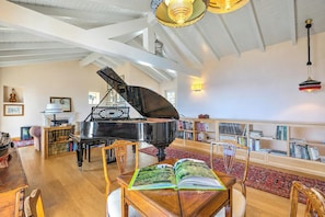Villa familiale, 3 chambres, foyer, côté montagne (Paradis Relais Infinity Pool Lake) | Intérieur