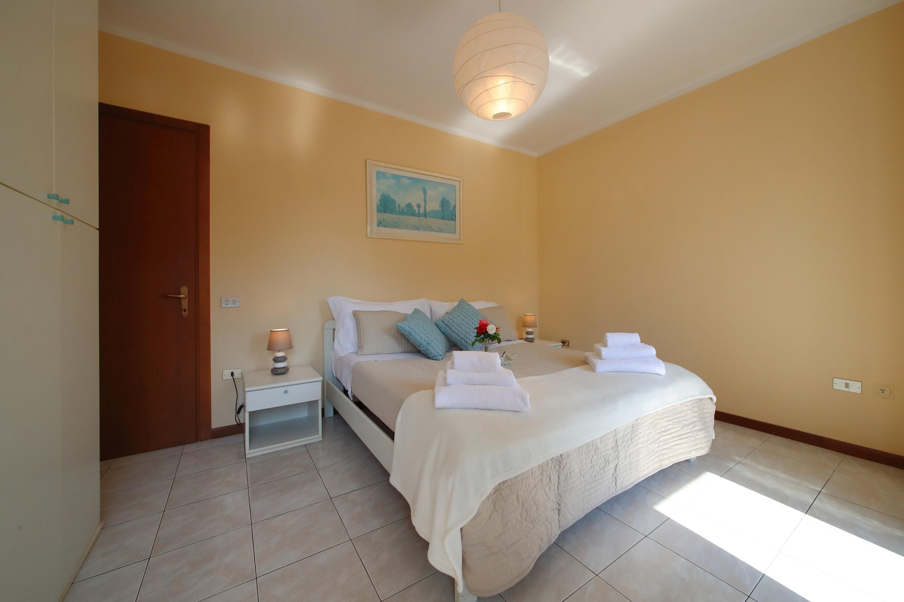 Appartement Familial, plusieurs chambres (Petalo Bianco 100m from lake)