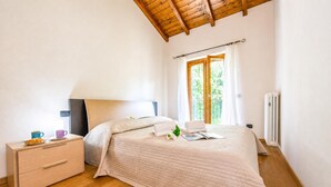 Family Apartment, 2 Bedrooms, Balcony (Relax al Moro Apt with Pool) - Relax al Moro Apt with Pool (Leggiuno)