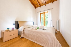 Familieleilighet, 2 soverom, balkong (Relax al Moro Apt with Pool) | 2 soverom, wi-fi (mot et tillegg) og sengetøy