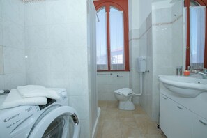 Family Apartment, Multiple Bedrooms, Lakeside (Residenza Gardenia Lake View Luino) | Bathroom | Shower, rainfall showerhead, hair dryer, bidet