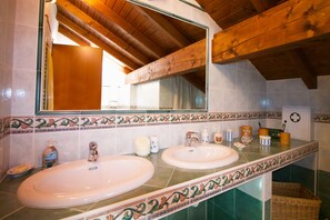 Family Apartment, Multiple Bedrooms, 2 Bathrooms (Sunflower Relax Pool and Terrace) | Bathroom