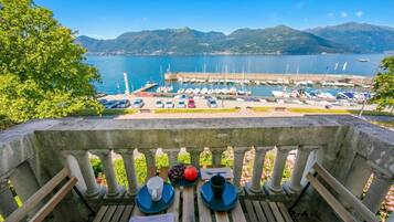 Family Apartment, Multiple Bedrooms, Lakeside (Residenza Oleandro Lake View Luino) | Property grounds