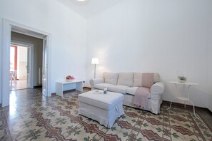 Appartement Familial, plusieurs chambres, en bord de lac (Residenza Oleandro Lake View Luino) | Coin séjour