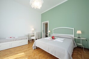 Apartemen Keluarga, beberapa kamar, tepi danau (Residenza Oleandro Lake View Luino) | 2 kamar tidur, Wi-Fi gratis, dan seprai linen