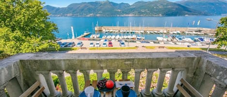 Family Apartment, Multiple Bedrooms, Lakeside (Residenza Oleandro Lake View Luino) | Property grounds