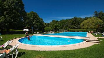 Seasonal outdoor pool