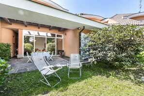 패밀리 아파트, 침실 2개, 욕실 2개 (Rododendro Rosso: Duplex with Pool,) | 야외 식당