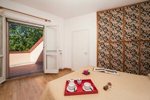 패밀리 아파트, 침실 2개, 욕실 2개 (Rododendro Rosso: Duplex with Pool,) | 2 개의 침실, 침대 시트