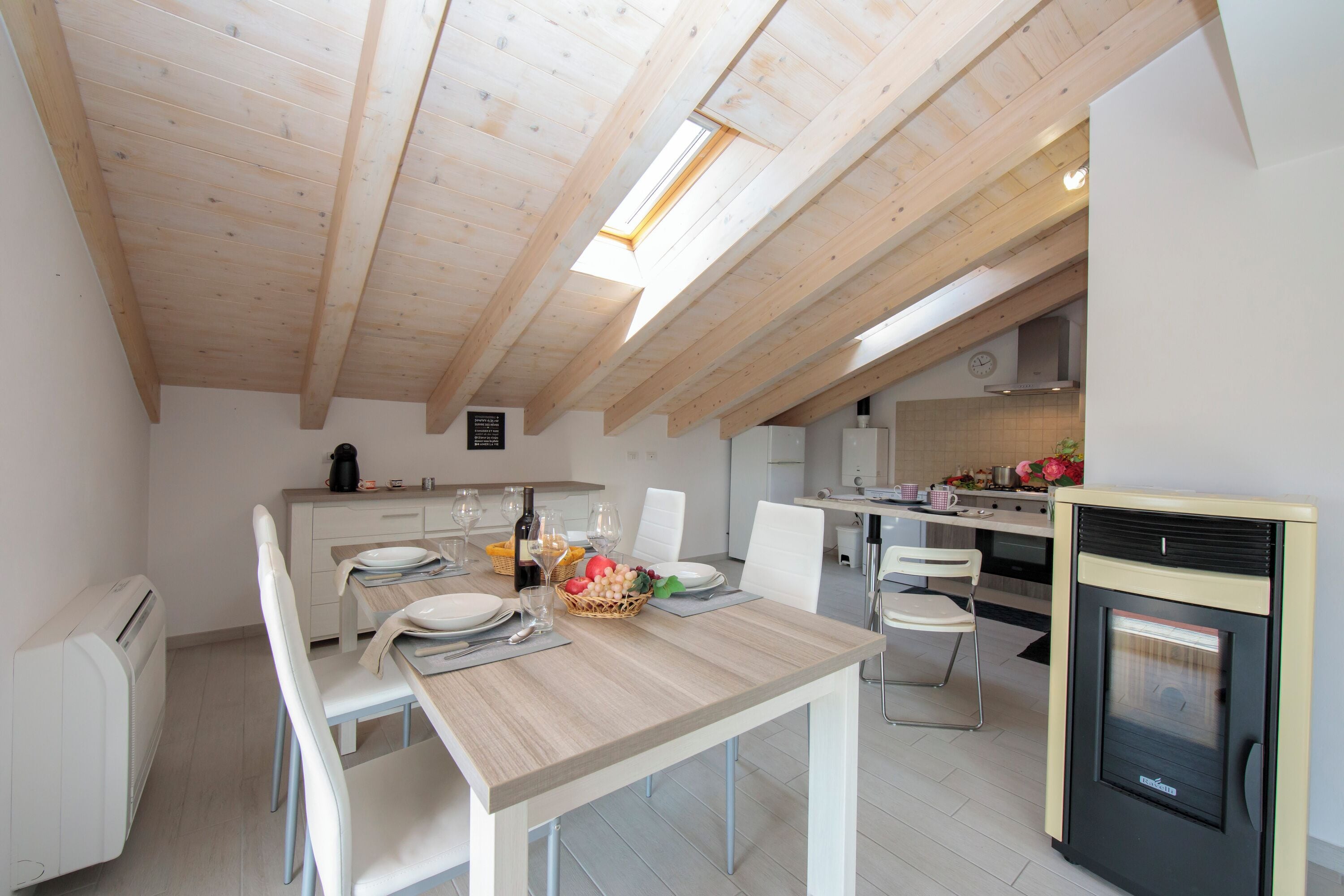 Appartement Familial, plusieurs chambres, en bord de lac (Silver Lake Apartment) | Restauration