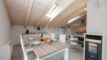Appartement Familial, plusieurs chambres, en bord de lac (Silver Lake Apartment) | Restauration