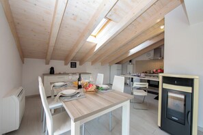 Appartement Familial, plusieurs chambres, en bord de lac (Silver Lake Apartment) | Restauration