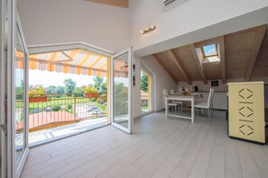 Interior - Silver Lake Apartment (Angera)