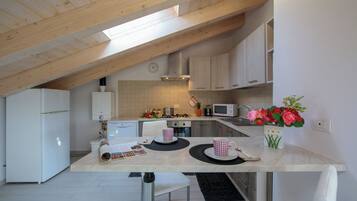 Family Apartment, 2 Bedrooms, Lakeside (Silver Lake Apartment) | Private kitchen | Full-sized fridge, microwave, oven, stovetop