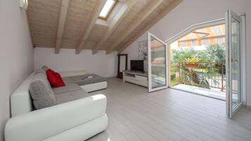 Family Apartment, 2 Bedrooms, Lakeside (Silver Lake Apartment) | Interior