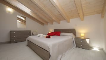 Family Apartment, Multiple Bedrooms, Lakeside (Silver Lake Apartment) | 2 bedrooms, free WiFi, bed sheets