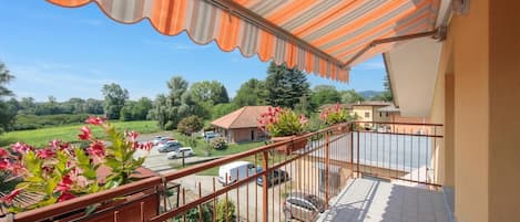 Family Apartment, Multiple Bedrooms, Lakeside (Silver Lake Apartment) | Property grounds