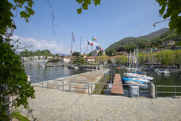 Exterior - Silver Lake Apartment (Angera)