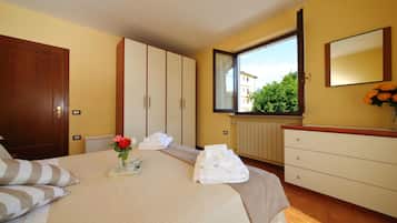 Family Apartment, Multiple Bedrooms (Sunrise in Baveno) | 1 bedroom, iron/ironing board, WiFi, bed sheets